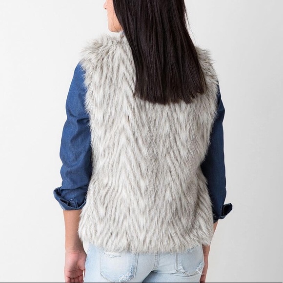 Daytrip Buckle Faux Fur Open Vest MINT Small - Picture 2 of 8